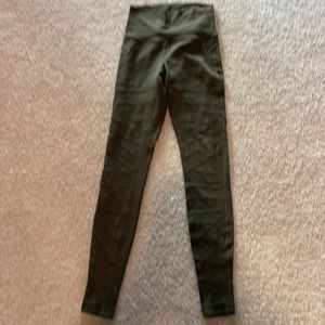 GUC sz 4 mesh lulu leggings